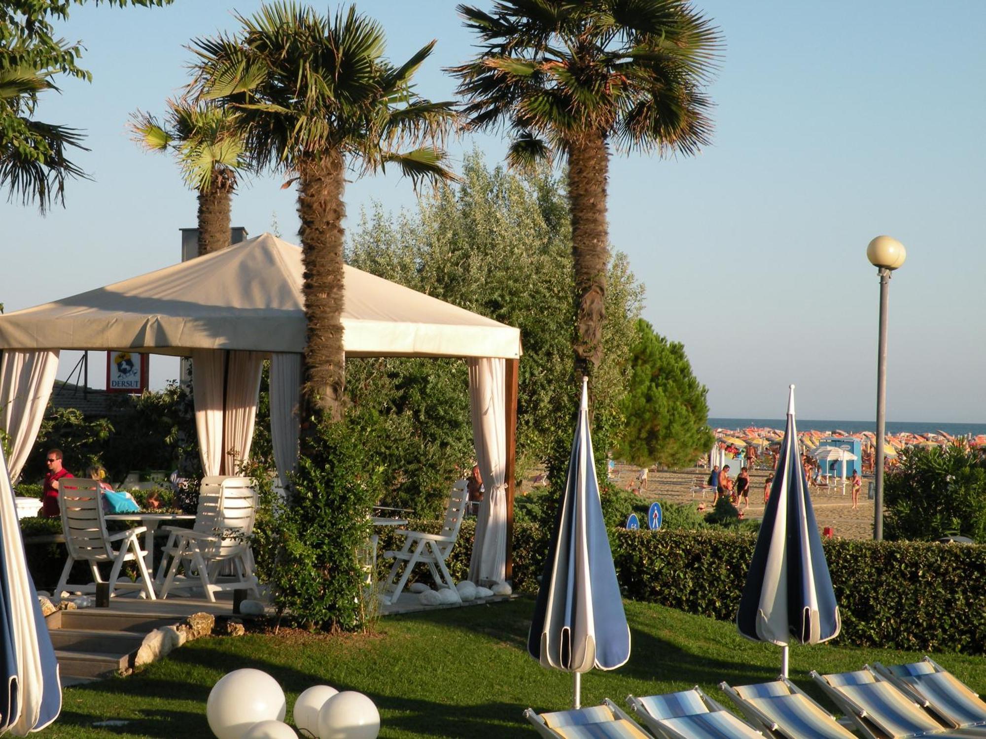 Majestic Beach Hotel & Wellness Bibione Exterior photo