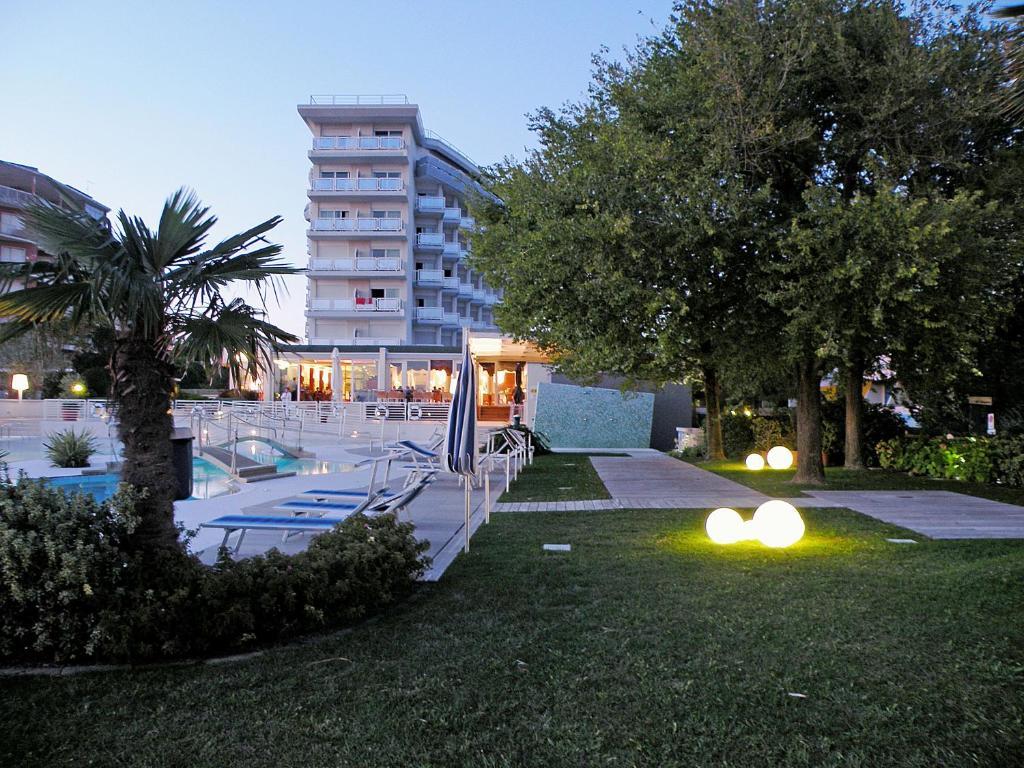 Majestic Beach Hotel & Wellness Bibione Exterior photo