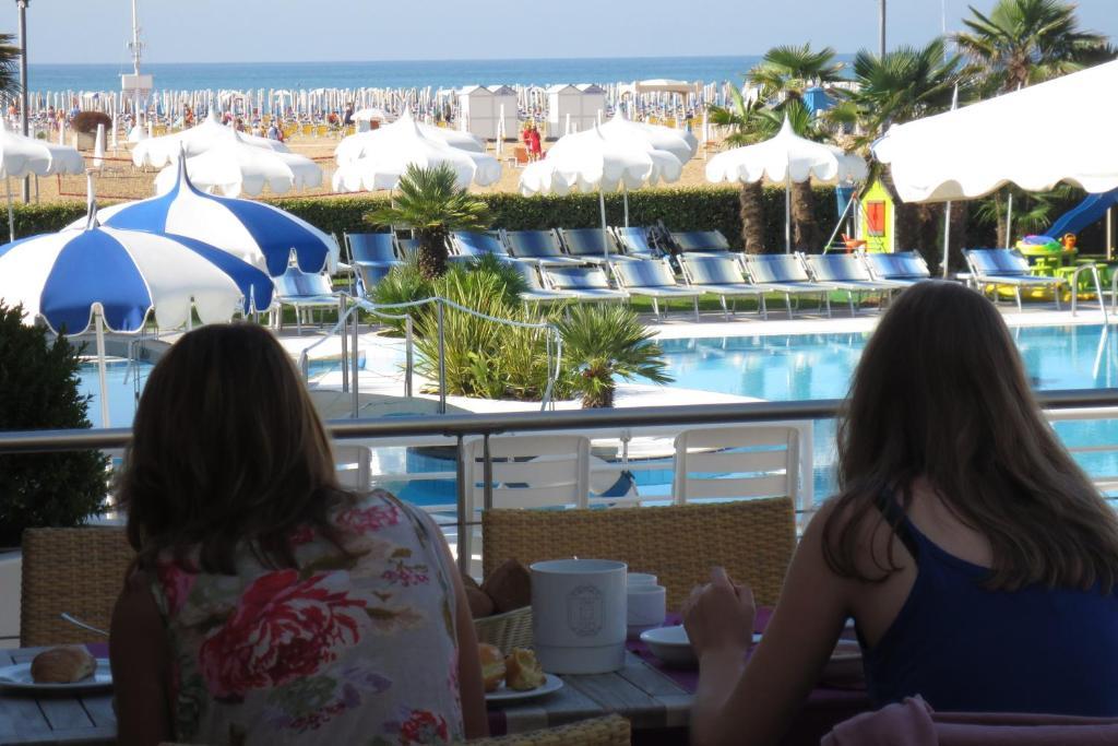 Majestic Beach Hotel & Wellness Bibione Exterior photo
